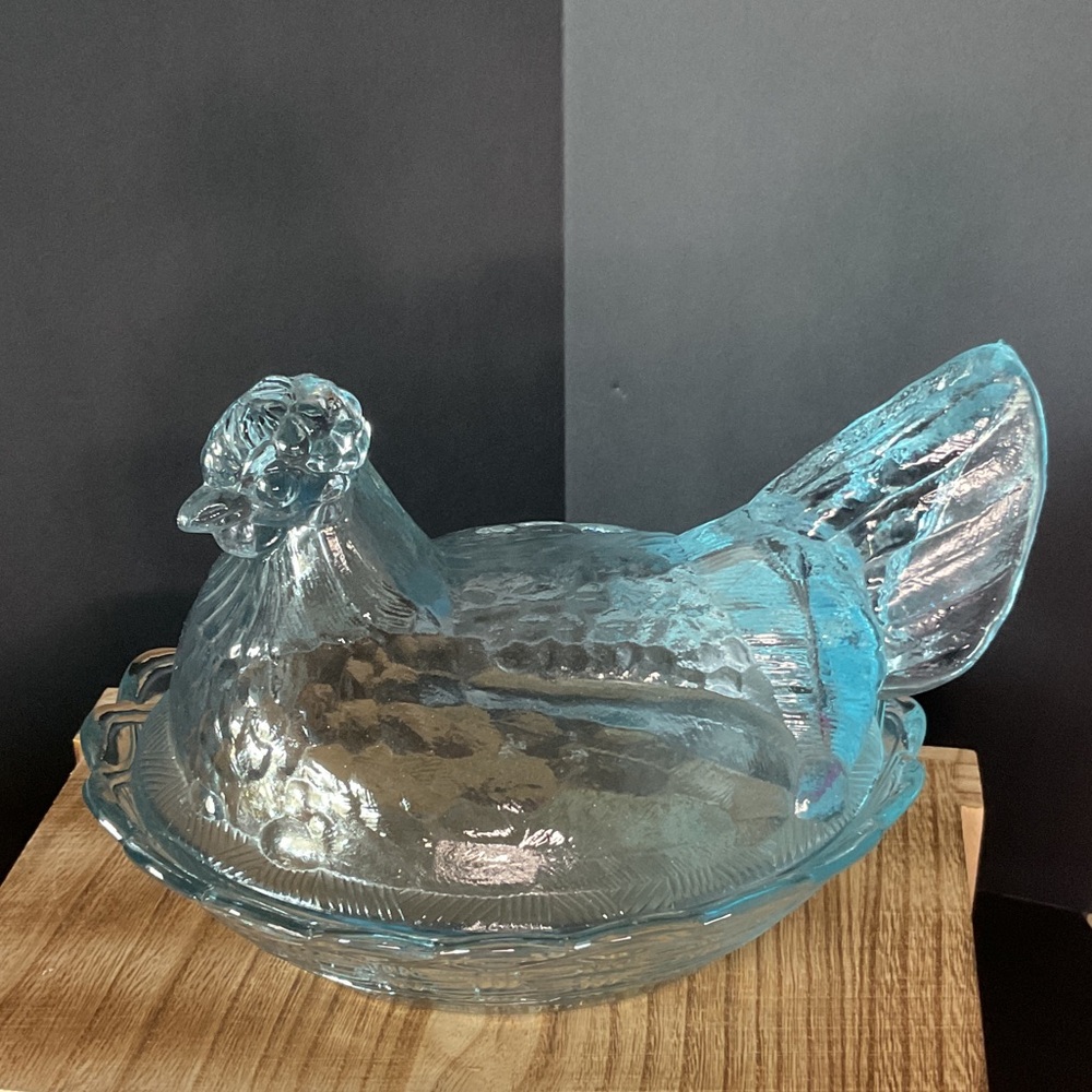 Blue XL Fenton hen on nest